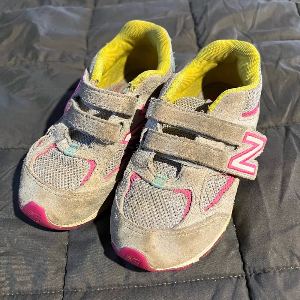 Little Girls New Balance sneakers